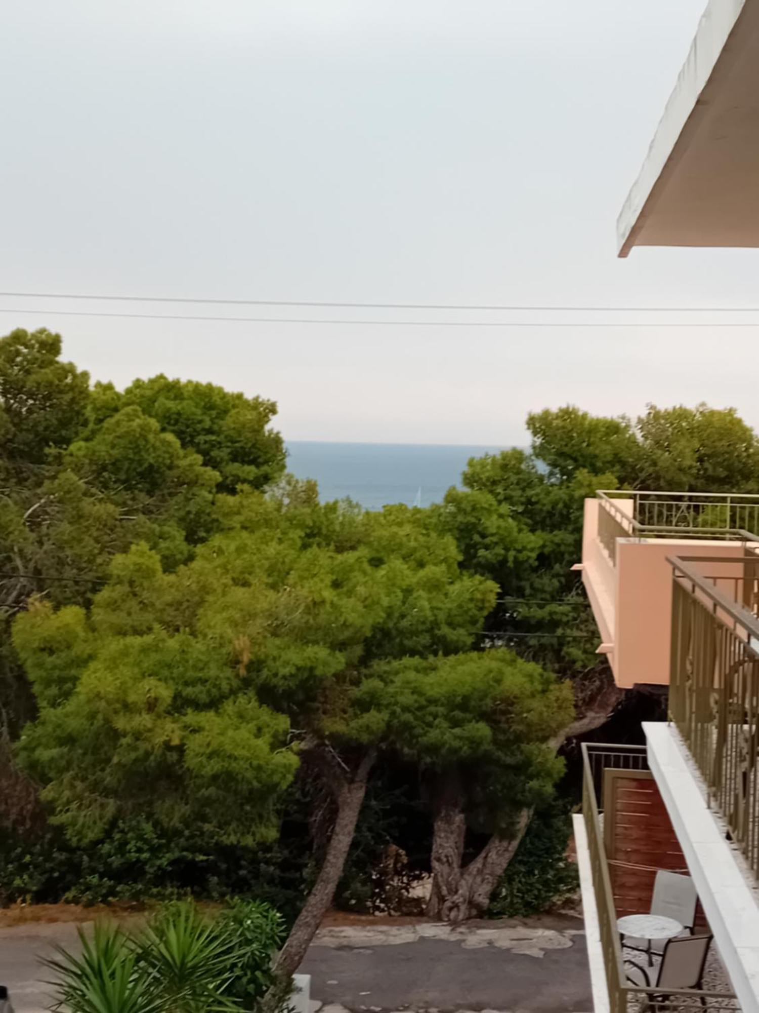 Hermes Agia Marina  Rum bild