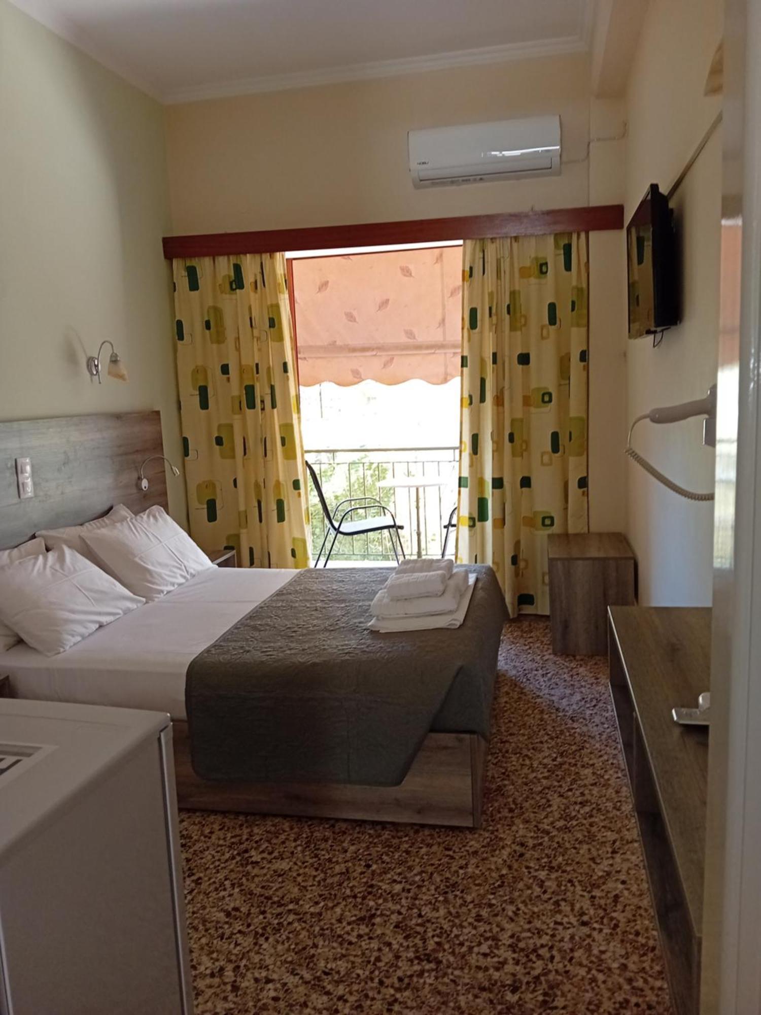 Hermes Agia Marina  Exteriör bild
